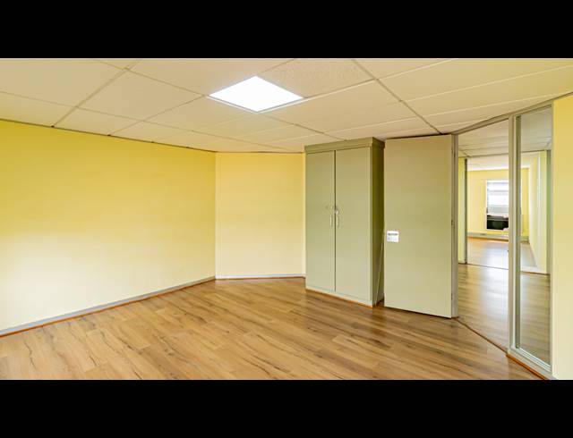212M² OFFICE TO LET IN FERNDALE